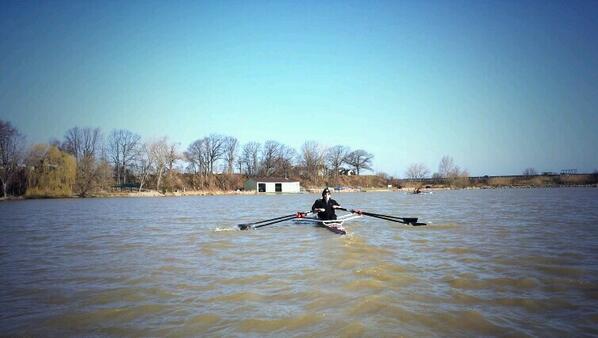 EaglesRowing's tweet photo. Small boat training @JordanHarbourON http://t.co/hIENKm5c8a