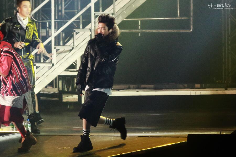 Blmk5FgCYAAo3zQ.jpg:large