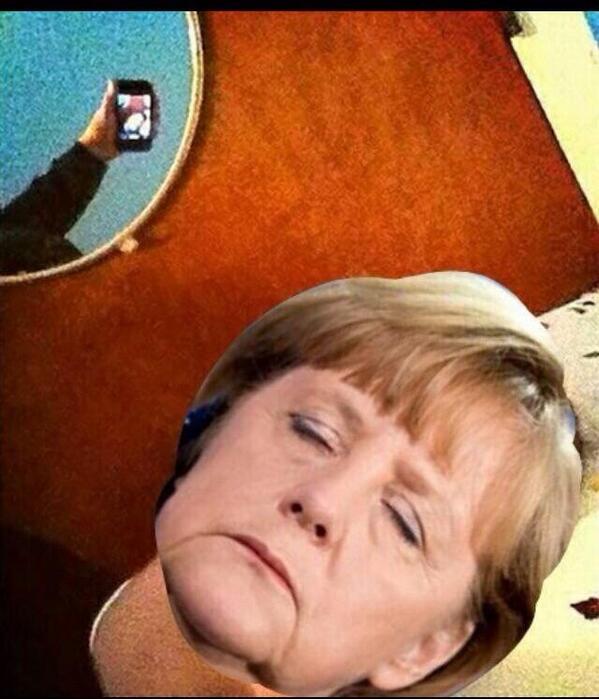 AngieMerkelNot's tweet image. Ist das nicht süß? Barack hat mich grade beim schlafen fotografiert! 

#nsa #obama #Merkel