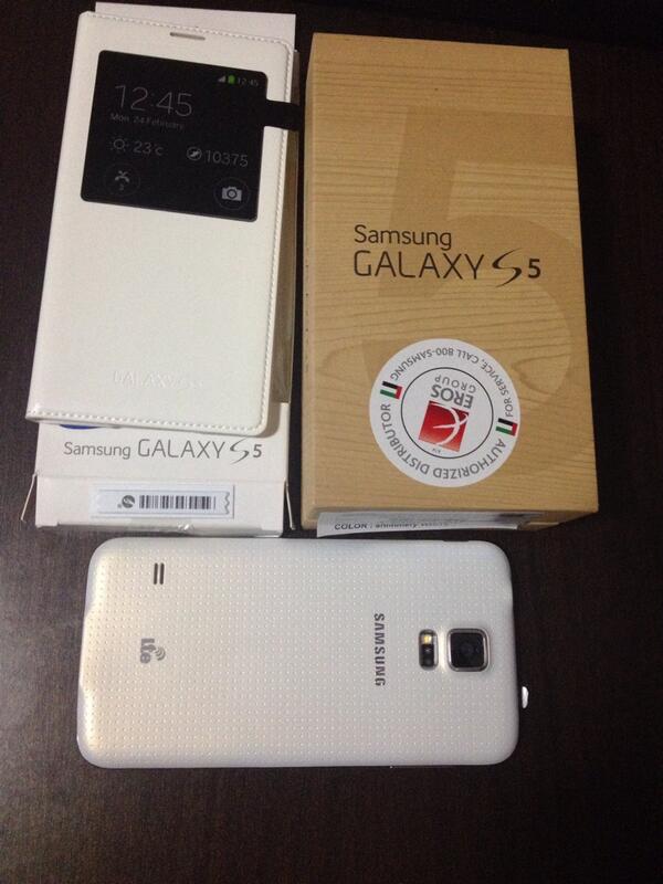 JasimGomez's tweet photo. I love my #galaxy #s5 #32GB #White 😍 http://t.co/SVBO0aa6O6