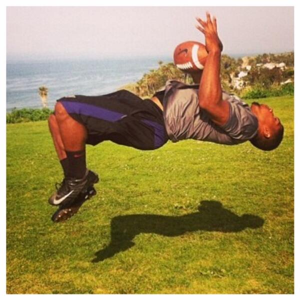 ShawnLuvsCoffee's tweet image. Showing off his versatile RB skills... @BishopSankey #SankeyFlips #ESPN #draftacademy
