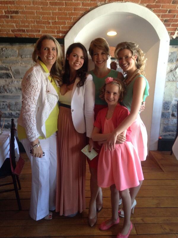 upswiththedowns's tweet photo. At the engagement party awesome love mom #partyna http://t.co/u9woxrZT0t