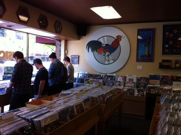 stevesmithdrums's tweet photo. Got a cool #DeanMartin record at #RecordCoop on @recordstoreday Irv Cottler on drums. Love #RecordStoreDay! http://t.co/1dIpuOToR9