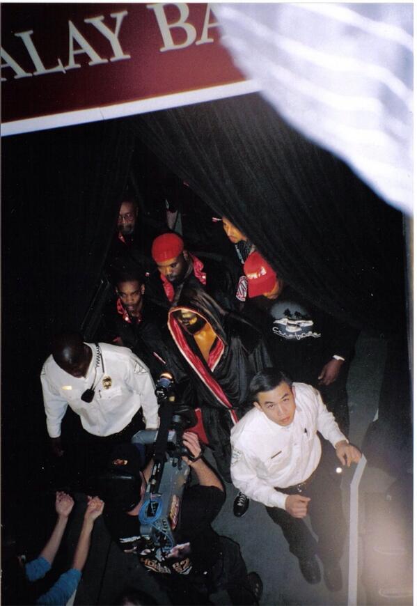 SmelOdiesOG's tweet image. @QueenLinda83 yep. But tonight it's good guy vs bad guy in main event. #howcananyonerootagainst49yo? #executiontime