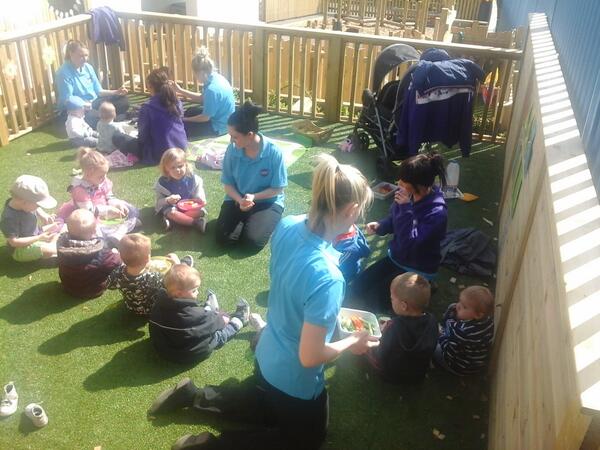 We took advantage of the sun this week and had a picnic in the garden :)