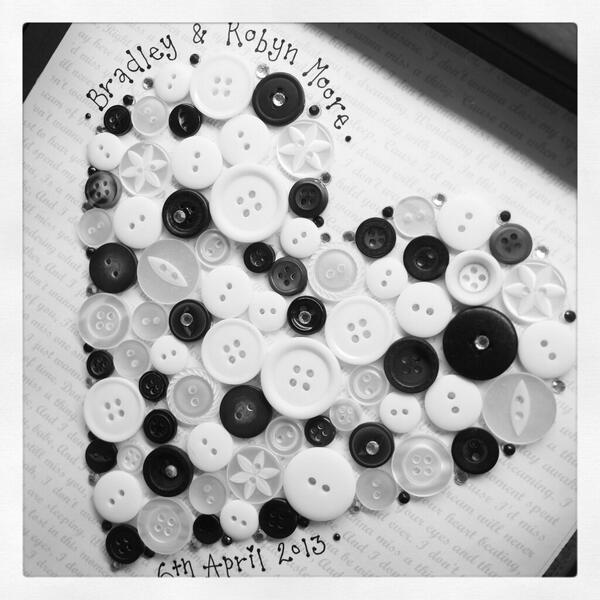 Ilovesewing12's tweet image. #buttonheart #keepsakeframe for a 1st #weddinganniversary backed on @Aerosmith lyrics #idontwanttomissathing #buttons