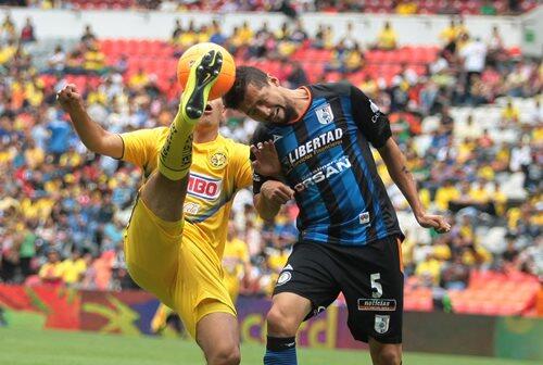 PedroFerriz's tweet image. De mal en peor… América no puede con el Querétaro en el Azteca y empatan 0-0. Foto: Notimex bit.ly/1kNs4RK