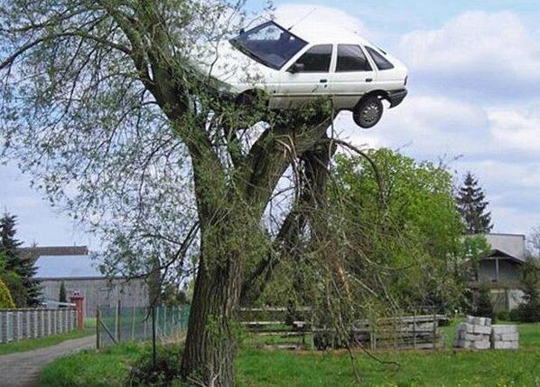 IAmTurismo's tweet photo. How exactly did that car get there? Any Answers? http://t.co/PbRsTPkILr