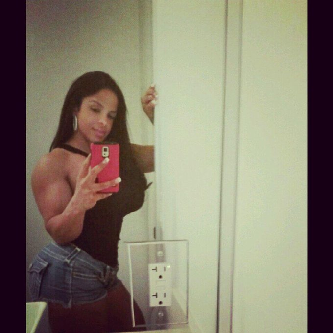 I love her just the way she is...♡♡♡ http://t.co/YGpVJf0ZZD<a href="/tag/sundaynightsexies"class="tags"><span>#sundaynightsexies</span></a>