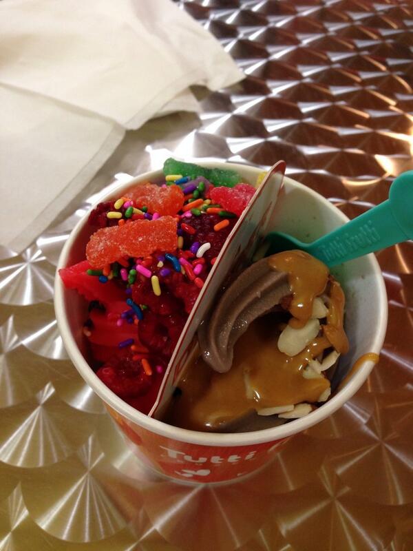 AshMarie_P's tweet image. @mwarren306 Ice Cream for dinner. Wish u &amp;amp; Leslie were here! #goodsourceofvitaminc #notprimal #offthewagon @jeffjcc