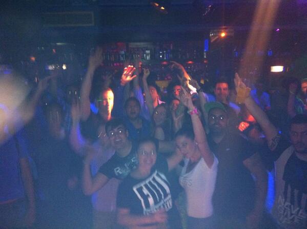 OxygenGroup33's tweet photo. DOPE en Fuengirola !! Ahora @zoomatikduo destrozando la sala !!! http://t.co/QRoxq2tRPe