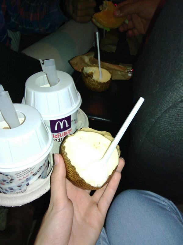 andrearivloz's tweet photo. @Ismaelortega22 @Ana_Alvarez97 no nos hemos podio reír mas km este niño @Carlostiro19 cantando x solea pa pedí!! Jaja http://t.co/6roHMH1z6Y