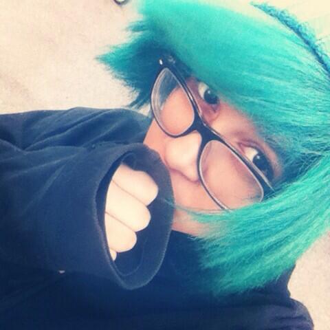 Bloodyhandle's tweet photo. K then uh hai #emo #scene #scemo #bluehair #browneyes #nerd #beanier #otaku #singleemo #singlegirl #singlescene http://t.co/1949mEQIsI
