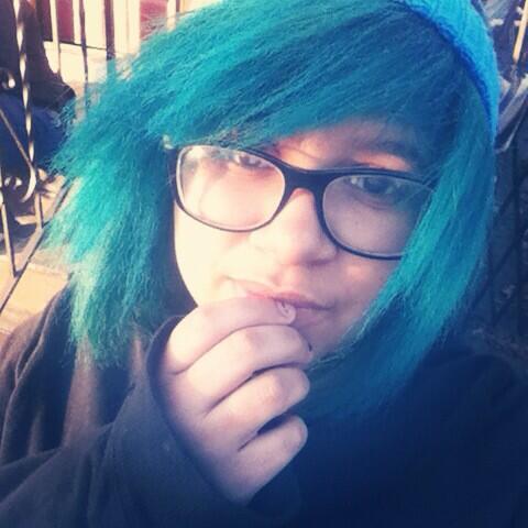 Bloodyhandle's tweet photo. K then uh hai #emo #scene #scemo #bluehair #browneyes #nerd #beanier #otaku #singleemo #singlegirl #singlescene http://t.co/1949mEQIsI
