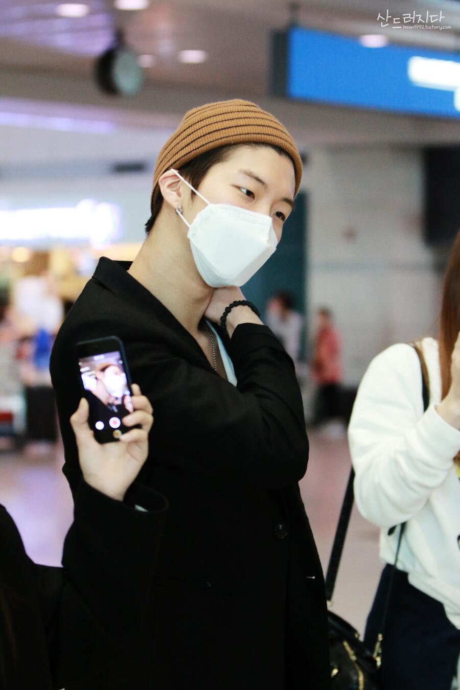 BlpaVmCCcAEsC_h.jpg:large