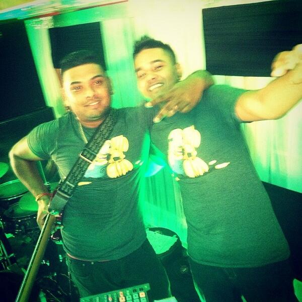 MINlONS's tweet image. ⓒ ☺️✨ My boi Rajesh &amp;amp; I taking pics while on the gig yes 😂 #S.I.S #FusionFactory #Party #Gig #Bassman #Bassy #Sa...