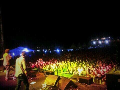 IZALmusic's tweet photo. Anoche. En Gandía. Tremendo. @SanSanFestival http://t.co/94x0DJPGcM
