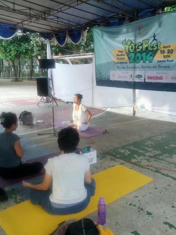 vradiofm's tweet photo. Meditasi sore dg Watie Eshuis di #yogfest2014 http://t.co/uKq0d7Dy04 | via @SocialYogaClub
