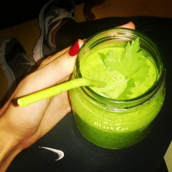 r-js.com/1gYAYL7 Post Easter workout!! #greens #greensmoothie #greenobsession #training #fitness #fit #to...