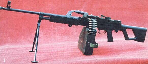 人民解放軍 画像bot 式 5 8mm 汎用機関銃 Qjy Plaの新型汎用機関銃 5 8mm口径だが射程や威力の問題から95式自動歩槍用のdbp95ではなく 式用に開発されたdvpを使用する 歩兵分隊に1丁の割合で配備されている Http T Co G87az5kci1