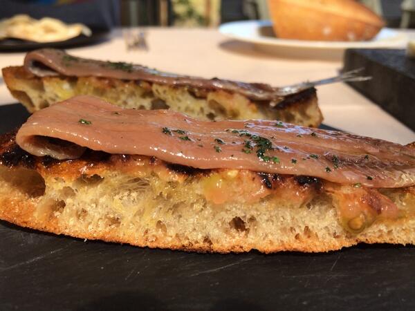 @RemirezdeGanuza Anchoa en salazón sobre tosta de pan #AsadorEtxebarri  Gracias @rodattweeter por corregir ¡Perdón!.