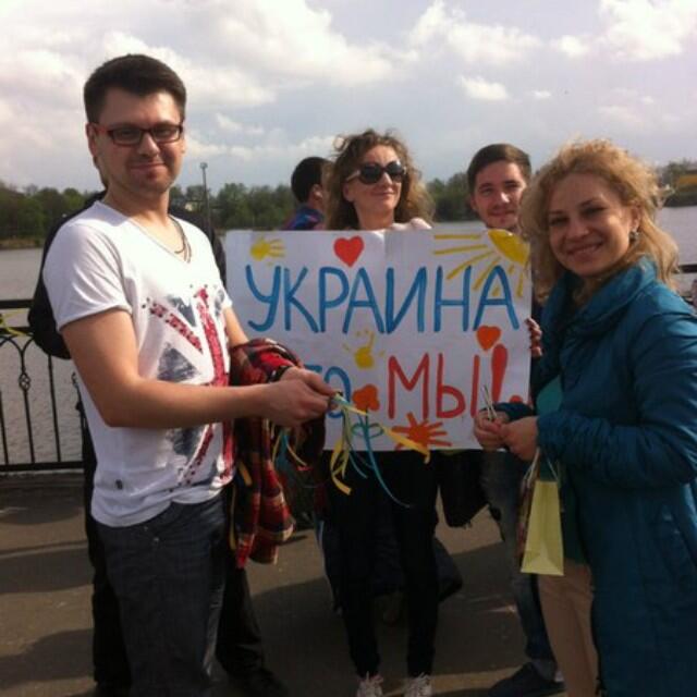 Жители Донецка встали на защиту флага Украины - Цензор.НЕТ 3895