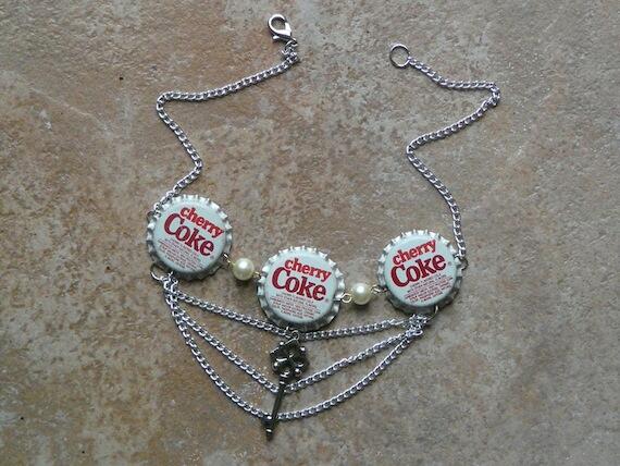 TheRecycleLine's tweet image. Elegant soda cap recycled Steam Punk Necklace etsy.com/shop/RecycleLi…