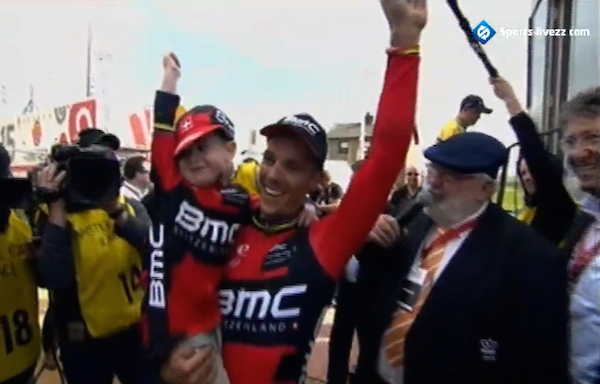 The Gilberts are enjoying a happy Sunday. #AGR2014