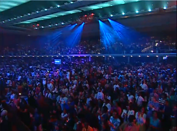 BishopJakes's tweet photo. Praise breaks out for our Risen Savior! #TPHEaster http://t.co/VHIEnPca2L