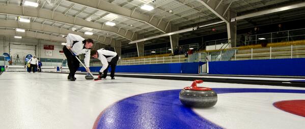 TeamLipskie's tweet image. Best Shot all day @lipskie08 @FlyinFoster @UKCurler #OpenDraw #CrowdCheering #4people