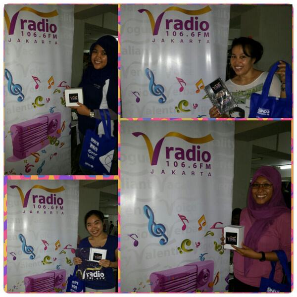 vradiofm's tweet photo. V Listeners photo selfie @VRadio booth #yogfest2014 | @SocialYogaClub @yayasyukur http://t.co/1qFwOScQ46
