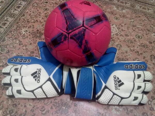 lama tak terpakai , dan terancam tak bisa makai lagi, cedera ini tak mau pindah dari tanganku