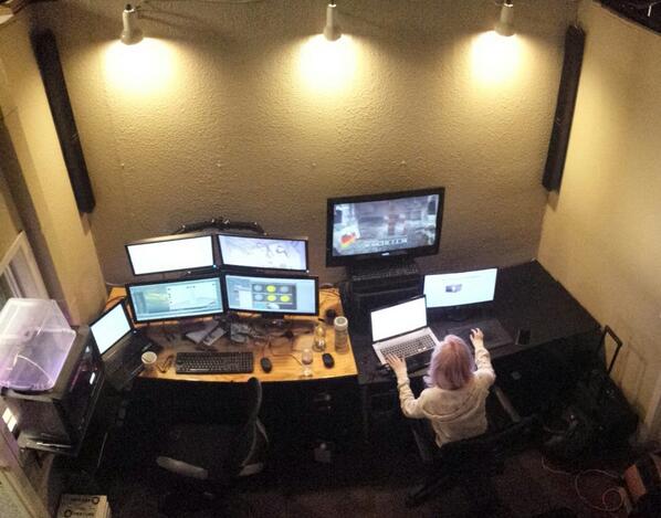 Alecasaurus's tweet photo. "@montyoum: New office if go! http://t.co/1d1OqHRGde"so many computers....