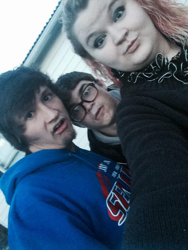 ashtondix_'s tweet image. #familyflow #favguysever @thevaughtinator @lcavett22 (: