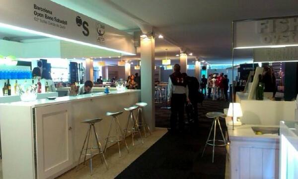elvillage's tweet photo. El Village Lounge ocupa el 1r piso de la carpa que, situada en el Village, también acoge el restaurante #bcnopenbs http://t.co/aZgIgSJq7D