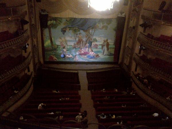 Sofia_Insomnia's tweet image. Entrando al espléndido  #TeatroMunicipal para vacilarnos la obra #ElMistral Festival de Teatro de Caracas #FTC2014