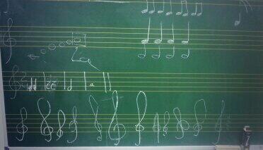 17PoOH's tweet image. Que ganas tengo de empezar con mis pequeños!!!!!!!!! #ElFuturoDeSauces #Premusical