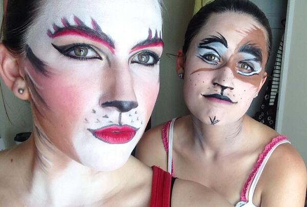 brennajpeters's tweet image. Come see CATS! 😻#bombalurina #pouncival