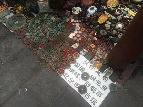NICENewtown's tweet photo. Bargaining at indoor and outdoor street markets in Beijing makes for a fun &amp; feisty shopping experience! http://t.co/j6IG5VBQhx