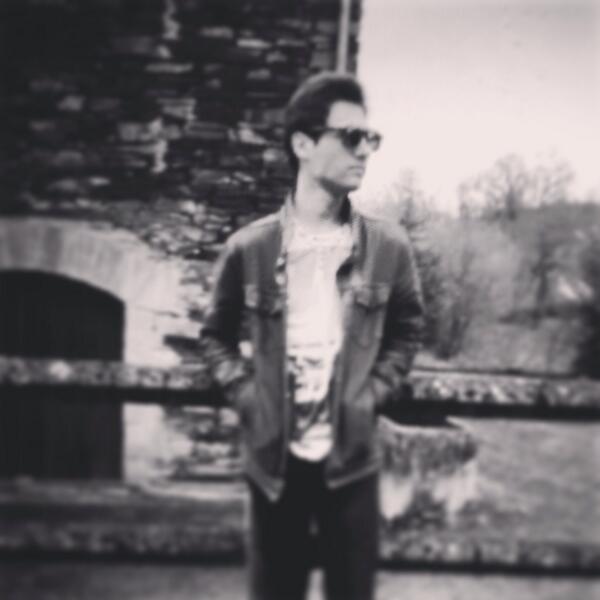 PartRomain's tweet image. Shooting photo de chacun des membres du groupe KARNATIONS