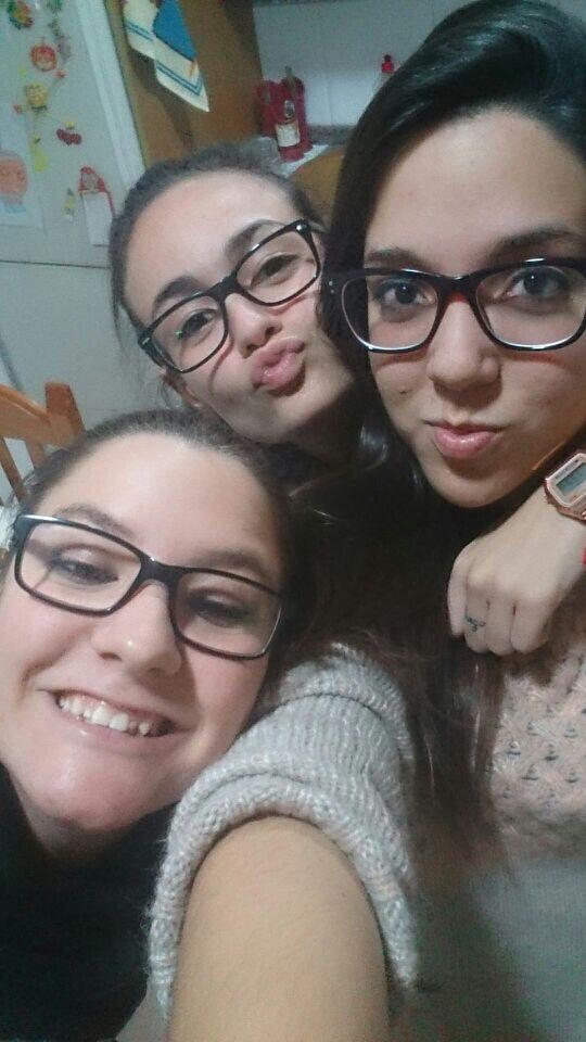 miriammp41's tweet photo. Las 3 gafudas!!!!! 👓 👓 👓 http://t.co/b0zqOKLWpt