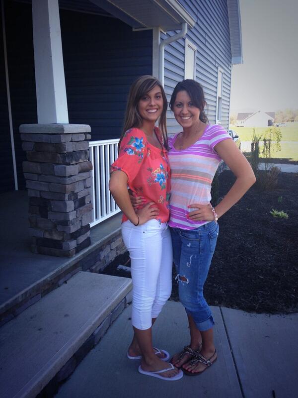 skdawn24's tweet photo. Sisters!! @JoseeOsburn http://t.co/uWoKN0kvOT