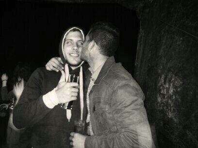 albertorp3's tweet photo. Mi hermano http://t.co/tlk3qYwe8F