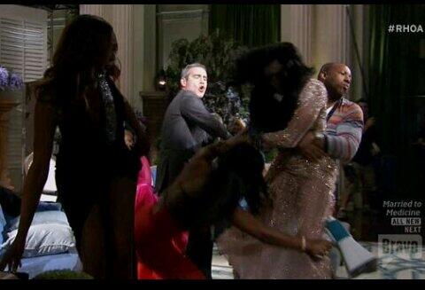 MsTaKeela's tweet photo. Kenya gt wht she deserved u cant continue 2 push some1s n not expect a reaction. Check Cynthia pose tho #RHOAReunion http://t.co/40tFMTheUM