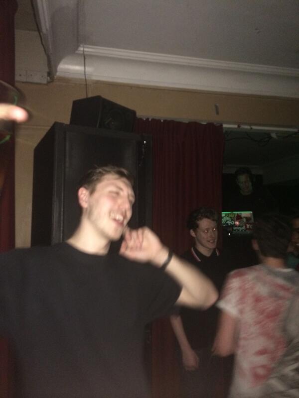 LiamOReilly1855's tweet image. Rum and Sheffield. @squarehead_ aka Pon T'Square. @harleysheffield going tropical on the @OHarasParrot. #DAGGERING