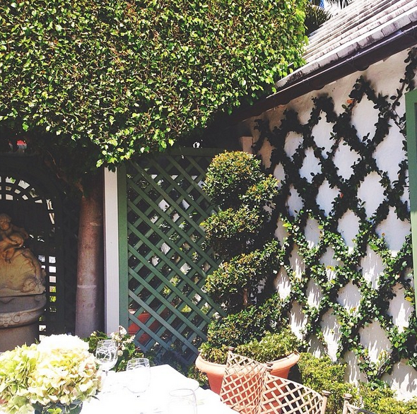 HouseBeautiful's tweet image. 7 outdoor entertaining set-ups to inspire: hbm.ag/60159oEF