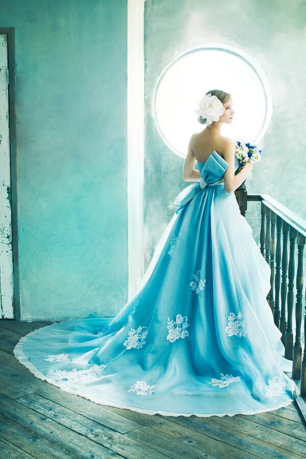 longwedding1's tweet photo. ♥NOVARESE デザイン♥ 柔らかいシルクシフォン、うっすらと浮き上がるようなレース、大きくてスタイリッシュなリボン、幸せを象徴する透き通るようなブルー★ https://t.co/5i3RgIfaQS