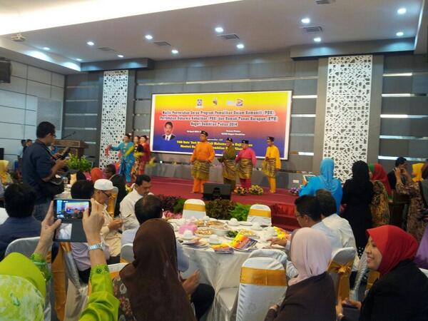 JPWN9's tweet photo. Persembahan dari penghuni PDK Seremban @JPWanita @JKMHQ http://t.co/O2D7E7ceVY