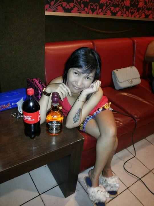 NChinees's tweet photo. Kerja malam tadi minum CR :* aseloleee http://t.co/FpIbo1FaGn