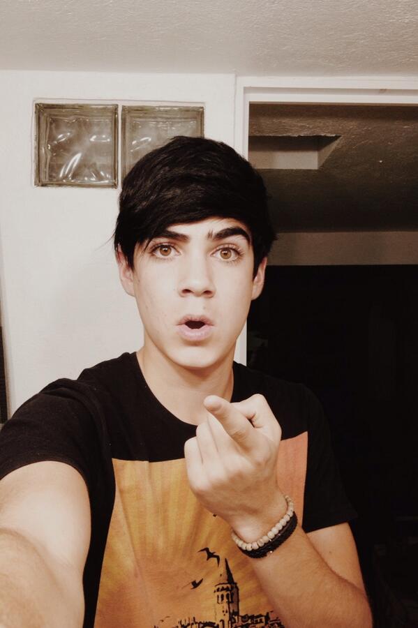 JosDice's tweet photo. Una selfie en domingo. http://t.co/kTytKR6MRF